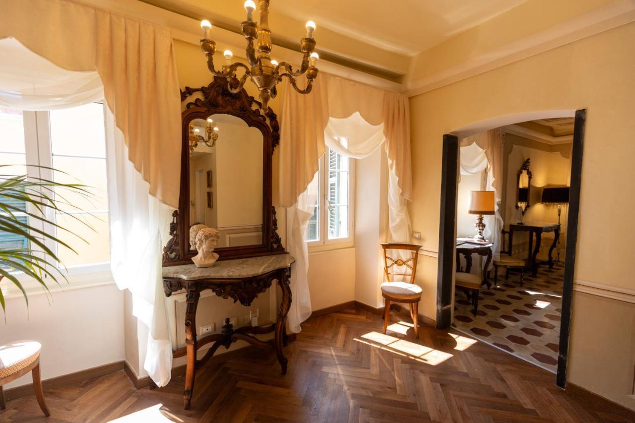 Palazzo Lari Sarzana Hotel Exterior photo