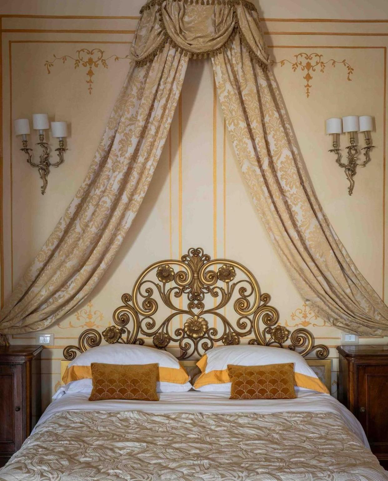 Palazzo Lari Sarzana Hotel Exterior photo