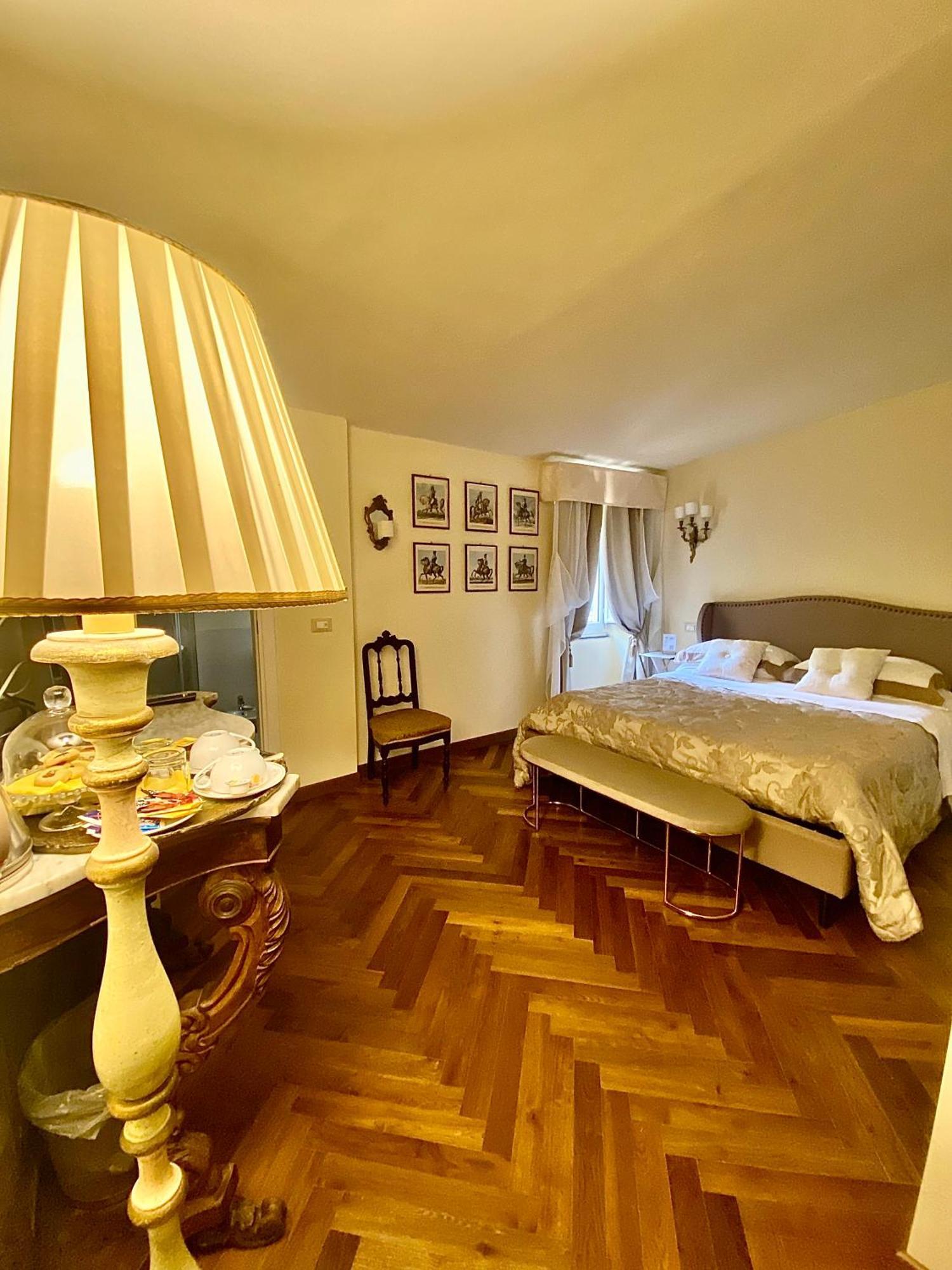 Palazzo Lari Sarzana Hotel Exterior photo