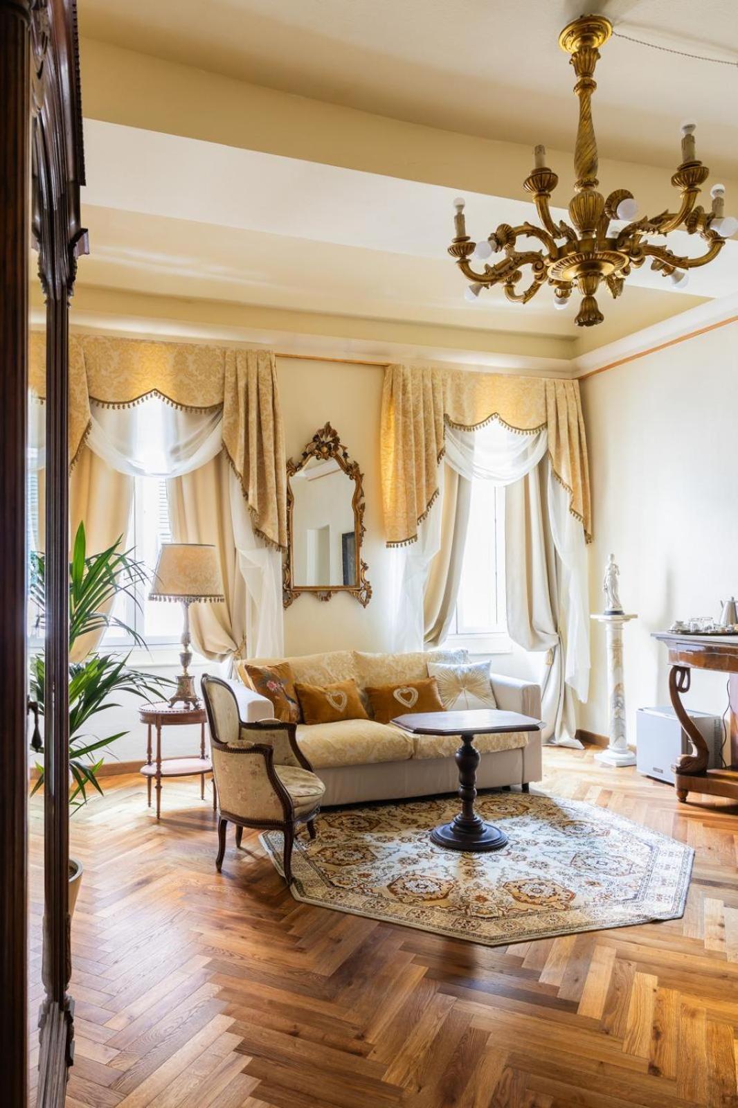 Palazzo Lari Sarzana Hotel Exterior photo